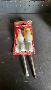 lot 12432 image: FamilyMaid 2-Piece Screwdriver Set with Comfort Grip Handles