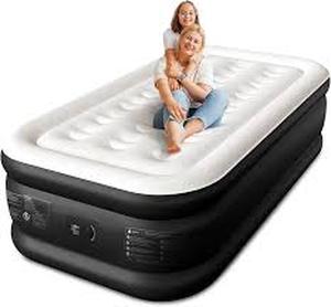 lot 5527 image: CHERIMO Twin XL Air Mattress with Built-in Pump