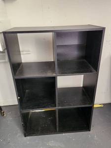 lot 124 image: Black Wood 6-Cube Storage Organizer Bookshelf