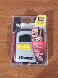 lot 133 image: Master Lock Wall Mount Lock Box with Combination - Holds 5 Keys