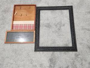 lot 220 image: Mixed Picture Frame Lot with Clothesline Display Board