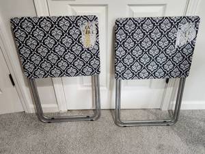 lot 225 image: Black and White Damask Pattern Folding TV Tray Tables Set