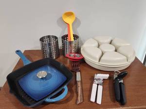 lot 230 image: Mixed Kitchen Cookware and Utensil Set
