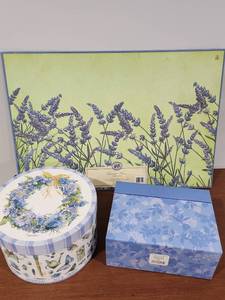 lot 249 image: Floral Set