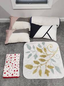 lot 264 image: Home Decor Bundle - Throw Pillows Bath Mat and Heart Napkin