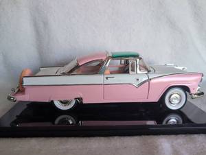 1955 Ford Fairlane Crown Victoria Die Cast Model Car in Display Case