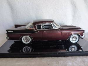 lot 1004 image: 1955 Studebaker President Speedster Die-Cast Model Car in Display Case