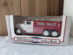 lot 1804 image: ERTL 1930 Diamond T Tanker Truck True Value Bank Die-Cast Model