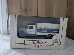 lot 1805 image: ERTL 1931 Delivery Truck Bank True Value Hardware 10th Anniversary Edition