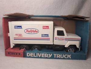 lot 1814 image: Ertl True Value Hardware Delivery Truck Die Cast Model