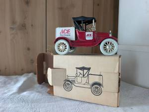 lot 1902 image: ERTL 1918 Runabout Bank ACE Hardware Promotional Die Cast Model Car