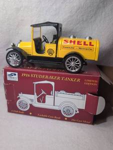 lot 1911 image: Liberty Classics 1916 Studebaker Tanker Shell Oil Die Cast Coin Bank