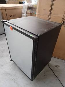 lot 14594 image: Uline Panel Ready Cooler, Approximately 24 x 33.5