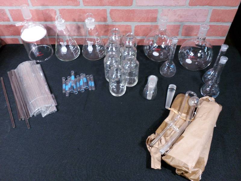 lot 2 image: ScientificLaboratory Glassware Variety Lot