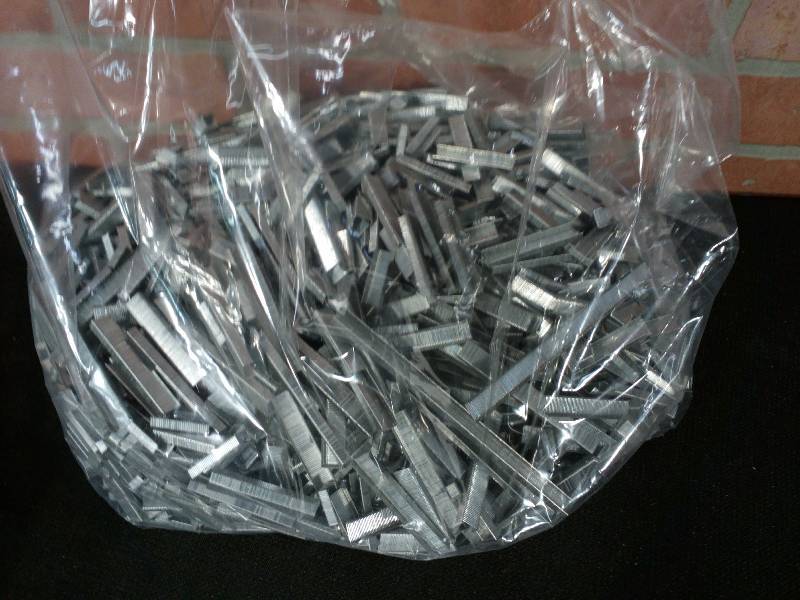 lot 28 image: Senco Galvanized Finish Staples