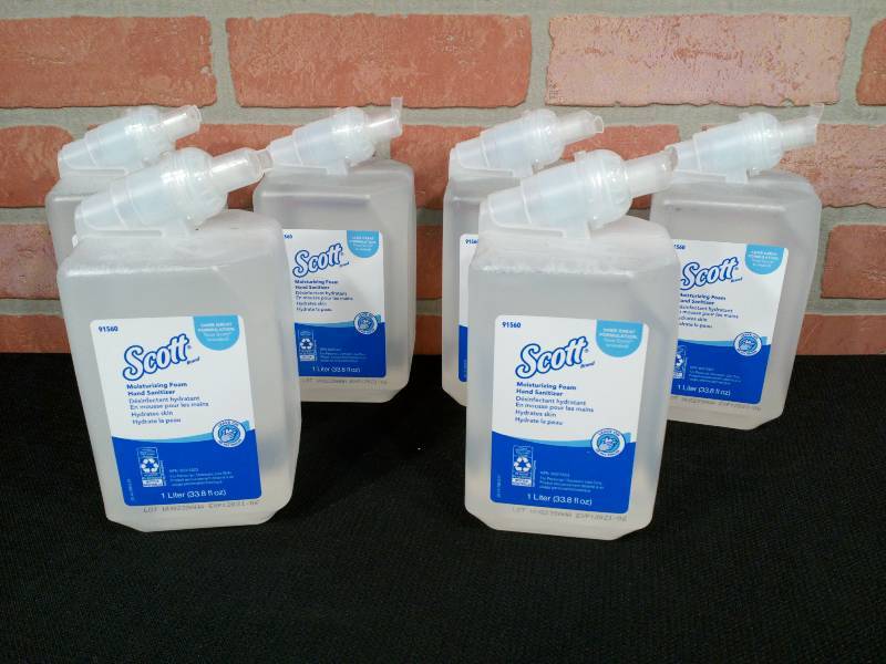 lot 33 image: Scott Moisturizing Foam Hand Sanitizer