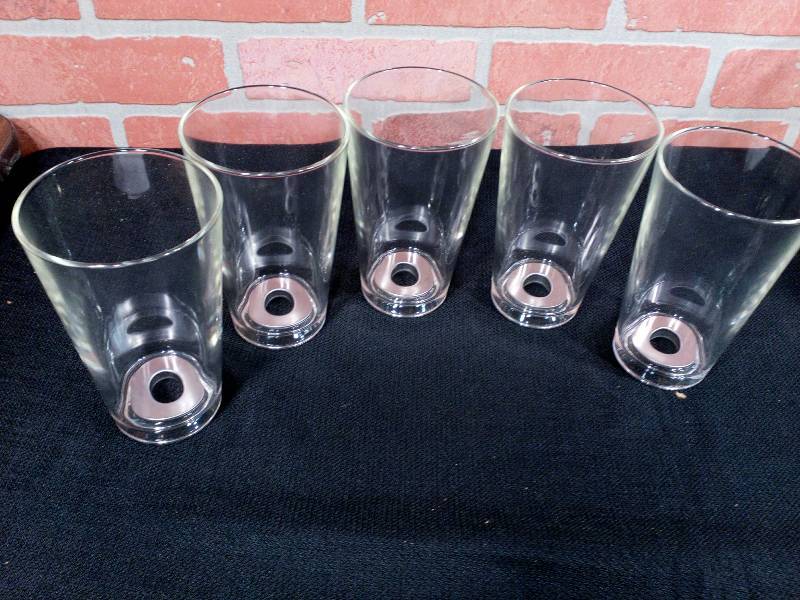 lot 69 image: Bar Bottoms Up Pint Glasses