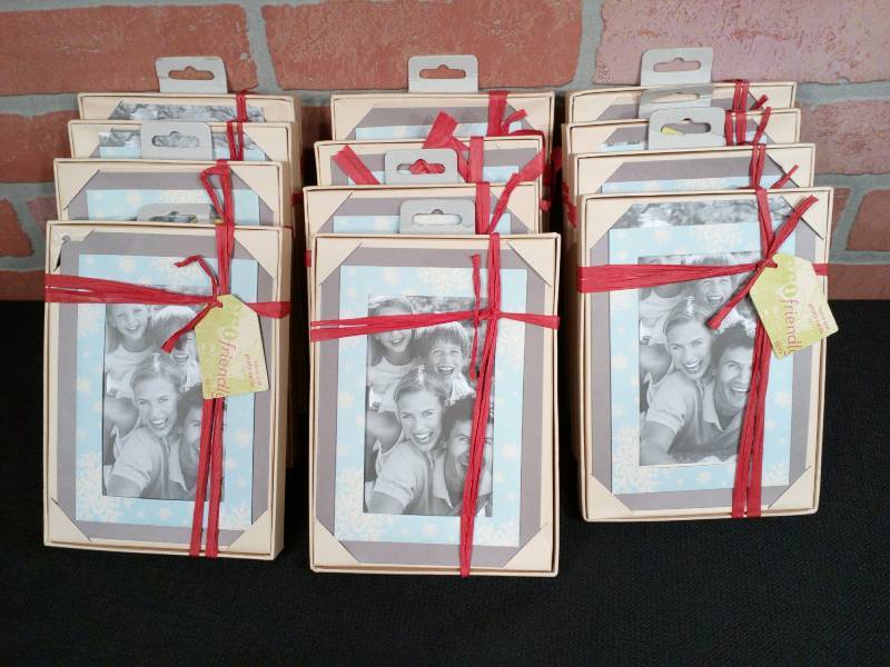 lot 84 image: Gartner Eco-Friendly Holiday  Winter Photo Card Kits