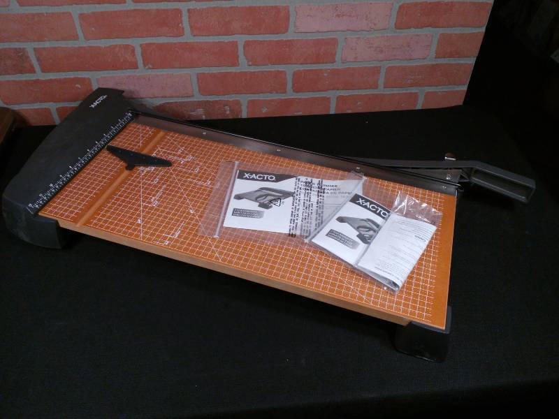 lot 128 image: X-Acto Heavy-Duty Paper Trimmer