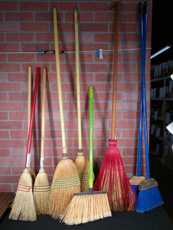 lot 139 image: Broom Variety Lot