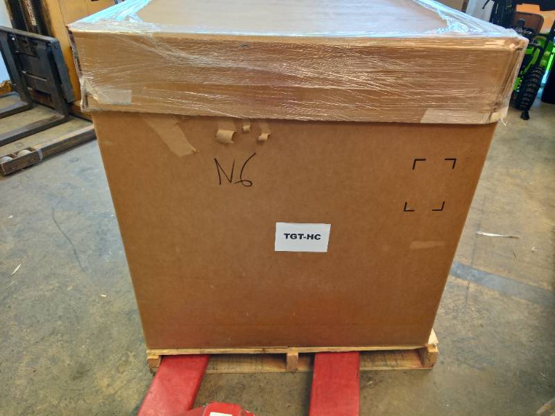 lot 1108 image: Odds and Ends Pallet, hundreds of items in the pallet,47 x 39 x 38 (40.3 Cubic Foot)