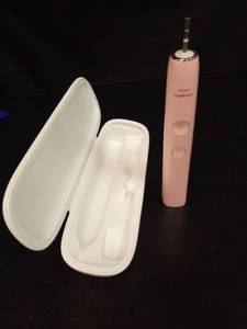 lot 1134 image: Philips Sonicare Electric Toothbrush with Travel Case - Retail $80