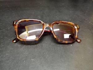 lot 1070 image: Tortoiseshell Frame Sunglasses with Gradient Lenses - Retail $15