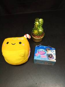 lot 1072 image: Mixed Toy Bundle with Cactus Lamp and Squishy Items - Retail $15