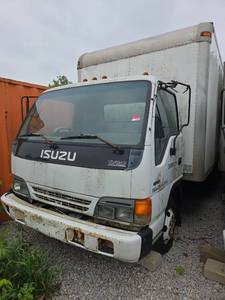 lot 20454 image: 1997 Isuzu Box Truck  White