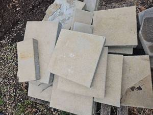 lot 24930 image: Pallet of Concrete Stone Pavers