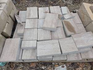 lot 24944 image: Pallet of Concrete Paving Stones and Bricks