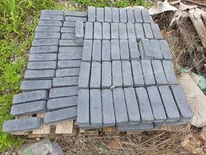 lot 24946 image: Pallet of Grey Decorative Bricks