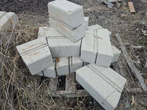lot 24948 image: Pallet Concrete Retaining Wall Blocks