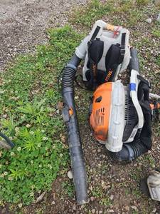 lot 24970 image: STIHL Backpack Leaf Blowers - Set of 2