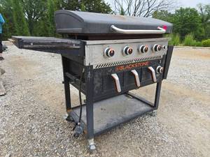 lot 24972 image: Blackstone 4-Burner Gas Griddle Station with Hood