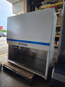 lot 611800 image: Laboratory Biological Safety Cabinet with HEPA Filtration