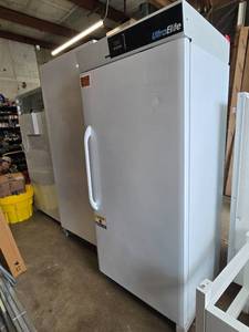 lot 611900 image: UltraElite Commercial Upright Refrigerator