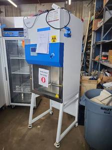 lot 612300 image: Biological Safety Cabinet BC-2F Class II Laboratory Equipment