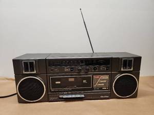 lot 3 image: Quasar Portable Stereo Cassette Recorder Boombox