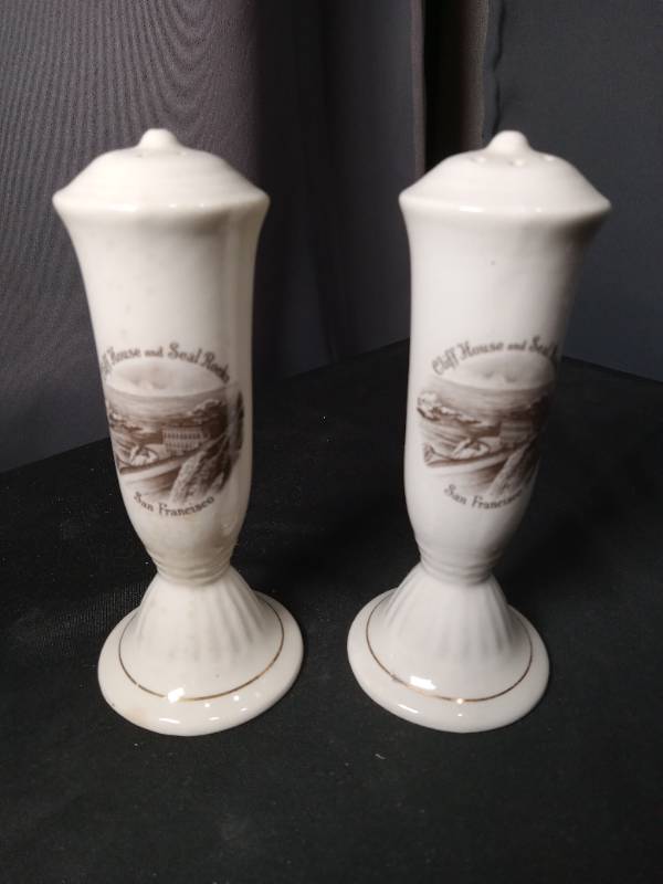 lot 40839 image: San Francisco Cliff House and Seal Rock Salt and Pepper Shakers