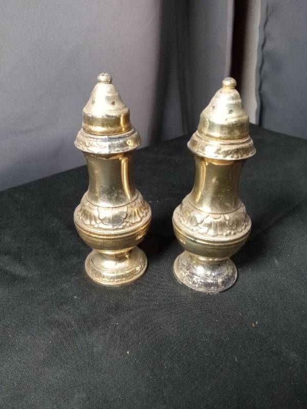lot 40850 image: Brass Salt and Pepper Shaker Set