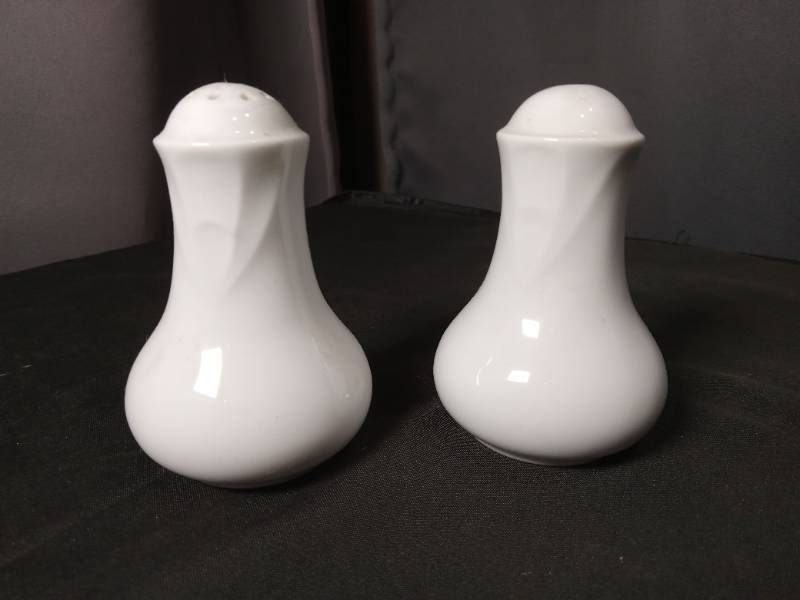 lot 40807 image: White Ceramic Salt and Pepper Shaker Set