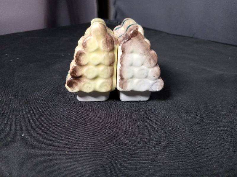 lot 40810 image: Ceramic Log Bundle Salt and Pepper Shakers Set