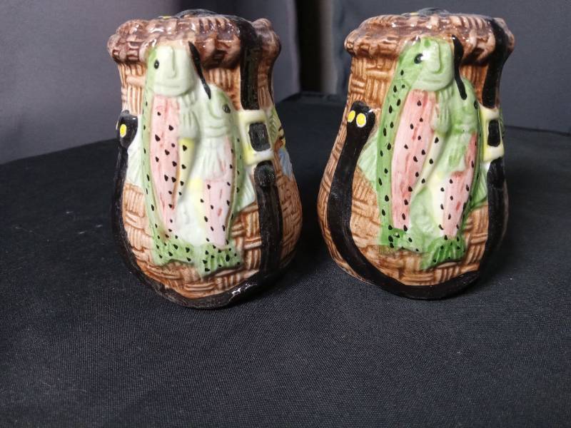 lot 40813 image: Fish in Basket Ceramic Salt and Pepper Shaker Set