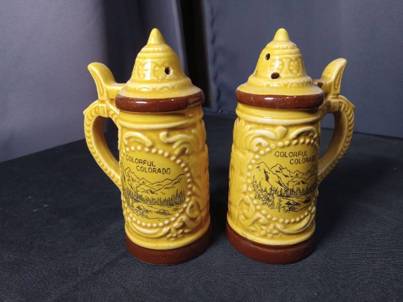 lot 40814 image: Colorado Souvenir Salt and Pepper Shakers Set