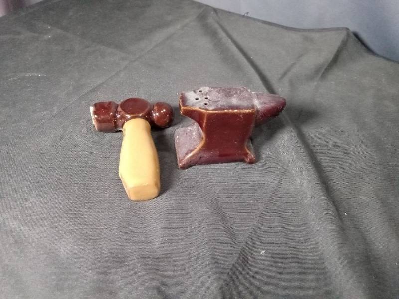 lot 40816 image: Miniature Ceramic Anvil and Hammer shaker set