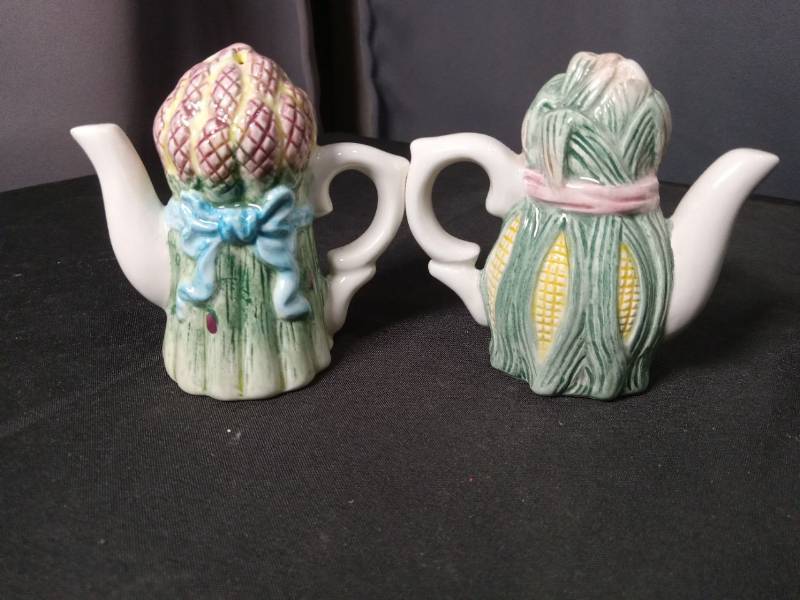 lot 40818 image: Set of Two Decorative Ceramic Teapots with Vegetable Design