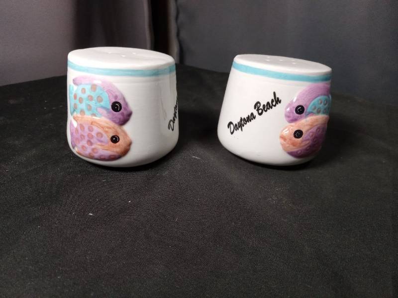 lot 40837 image: Daytona Beach Fish Salt and Pepper Shakers Set