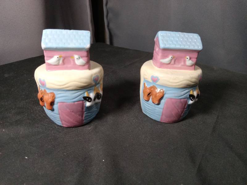 lot 40852 image: Noahs Ark Ceramic Salt and Pepper Shakers Set
