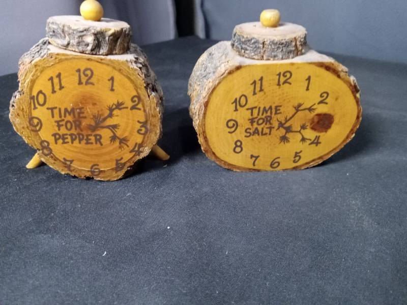 lot 40844 image: Wooden Log Salt and Pepper Shakers Set